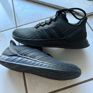 Men’s Adidas Sneakers - 8.5